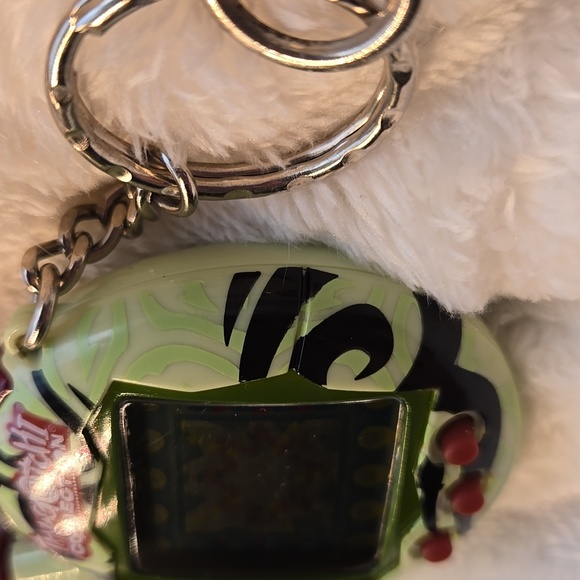 Tamagotchi Connection v4.5 English Green Tribal USA Shell 2007 - Picture 8 of 10